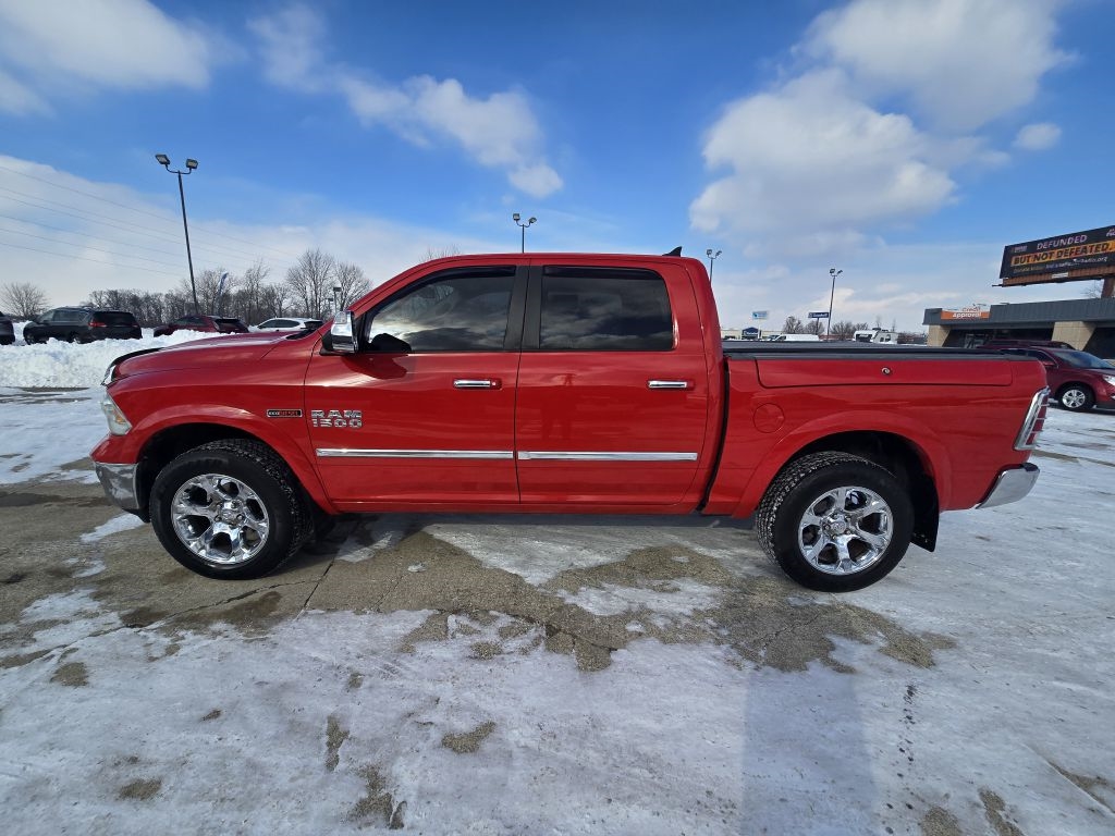 RAM 1500 4WD Crew Cab 140.5" Laramie 2015