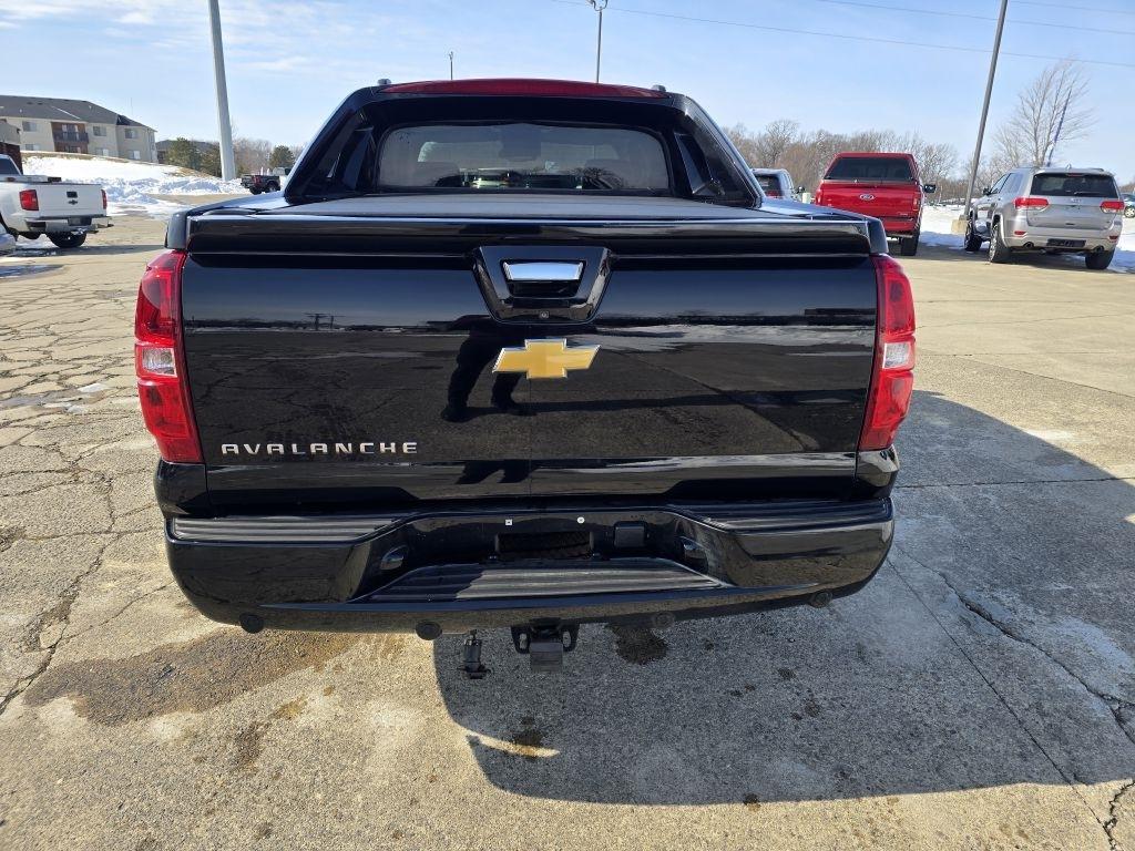 Chevrolet Avalanche 4WD Crew Cab LTZ 2013