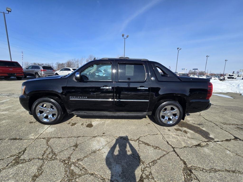 Chevrolet Avalanche 4WD Crew Cab LTZ 2013