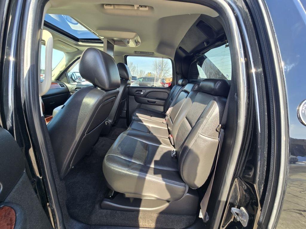 Chevrolet Avalanche 4WD Crew Cab LTZ 2013