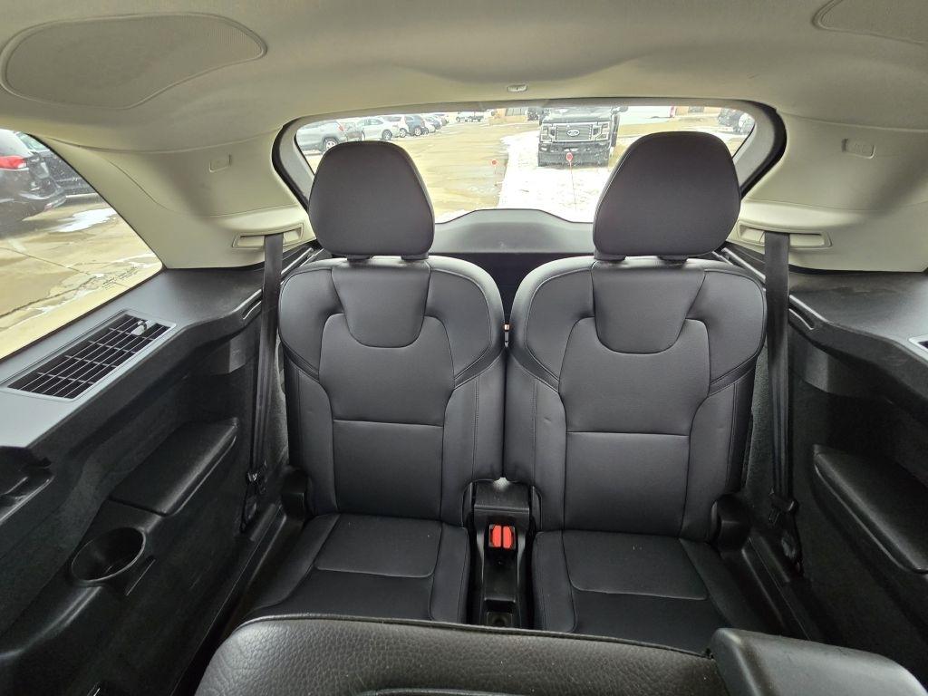 Volvo XC90 T6 AWD 7-Passenger Momentum 2017