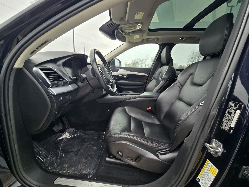 Volvo XC90 T6 AWD 7-Passenger Momentum 2017