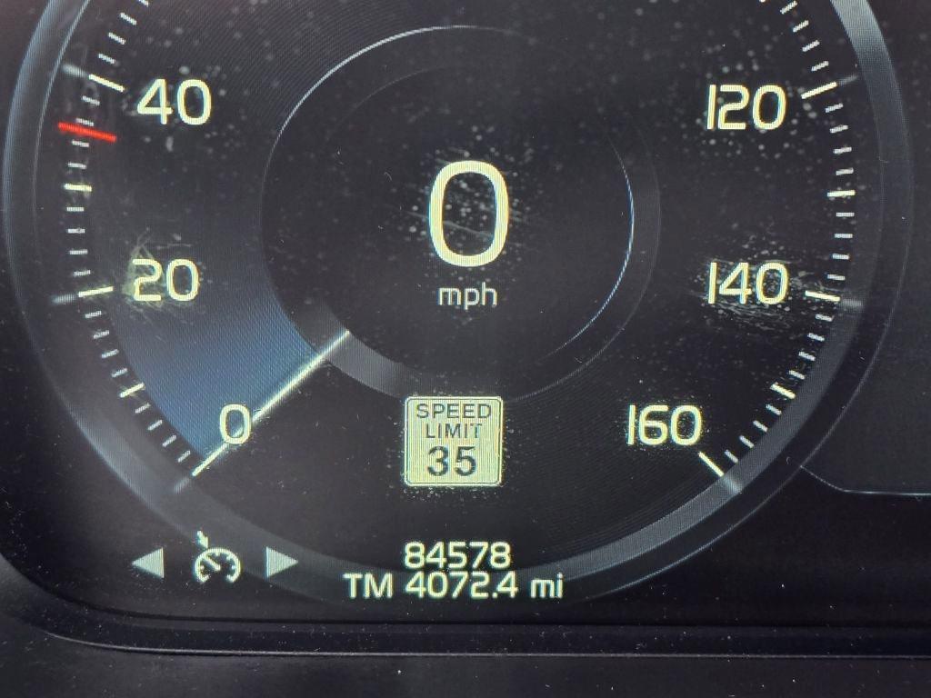 Volvo XC90 T6 AWD 7-Passenger Momentum 2017