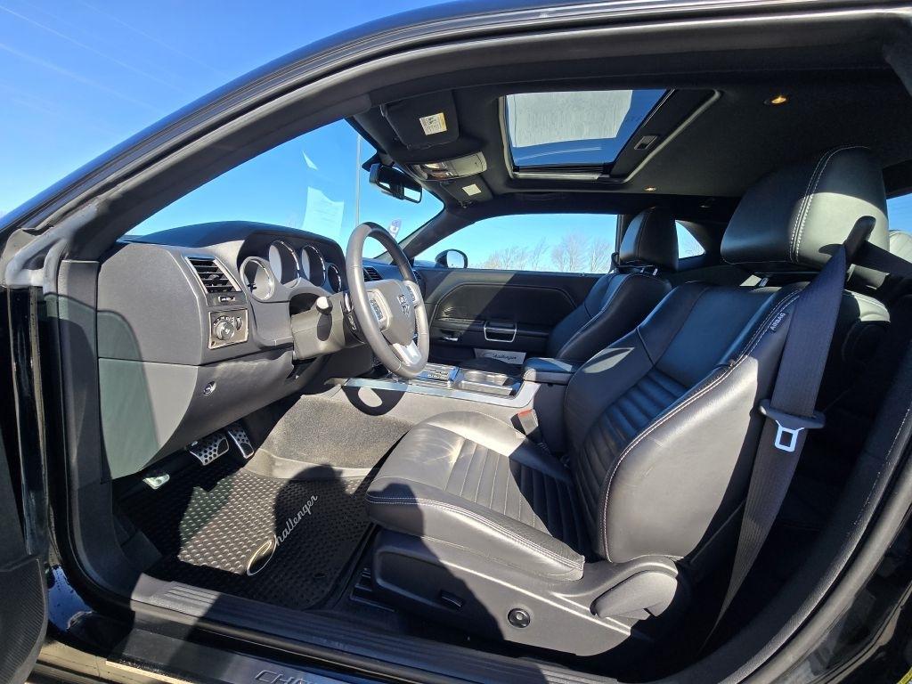 Dodge Challenger 2dr Cpe SXT Plus 2012