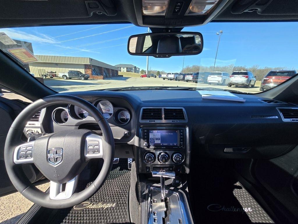 Dodge Challenger 2dr Cpe SXT Plus 2012