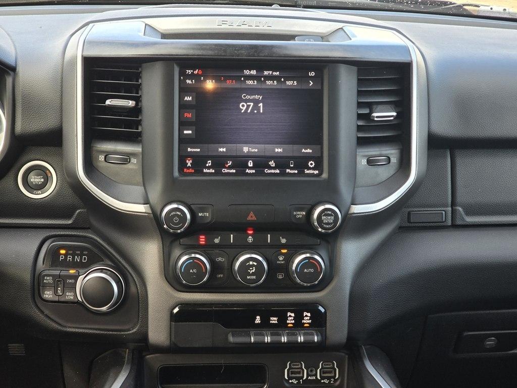 RAM 1500 Big Horn 4x4 Quad Cab 6'4" Box 2020