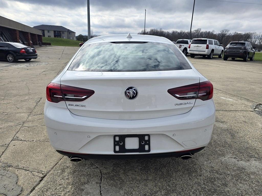 Buick Regal Sportback 4dr Sdn Preferred FWD 2018