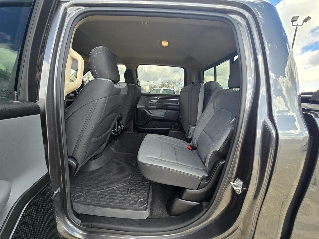 RAM 1500 Big Horn 4x4 Crew Cab 5'7" Box 2020