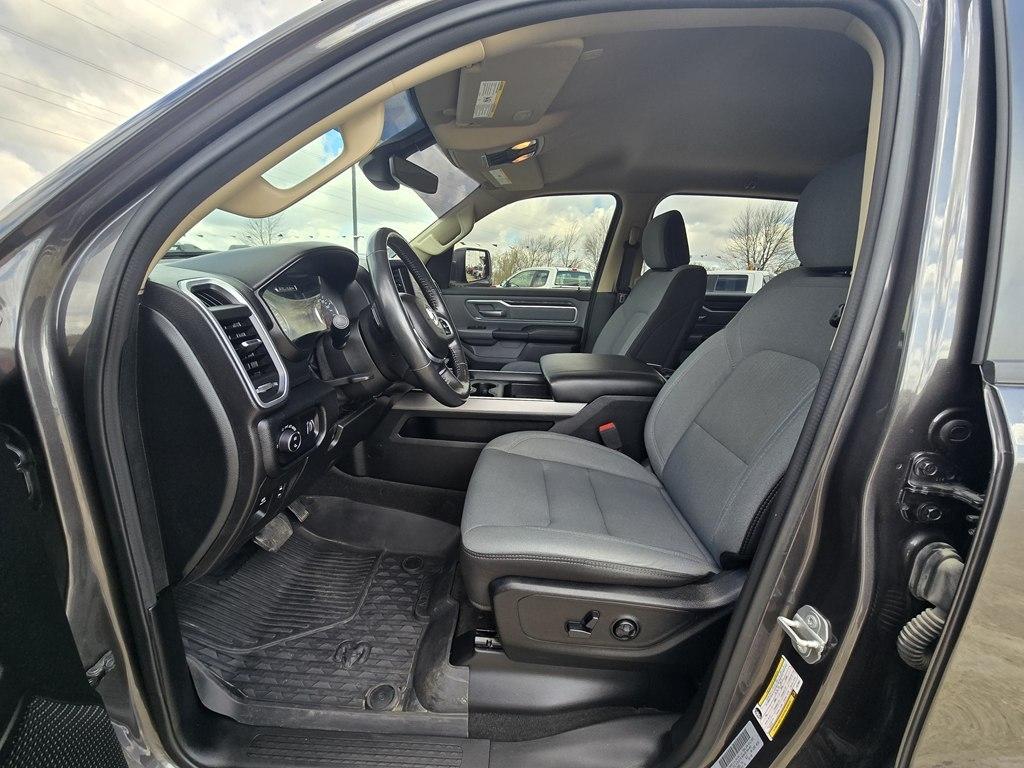 RAM 1500 Big Horn 4x4 Crew Cab 5'7" Box 2020