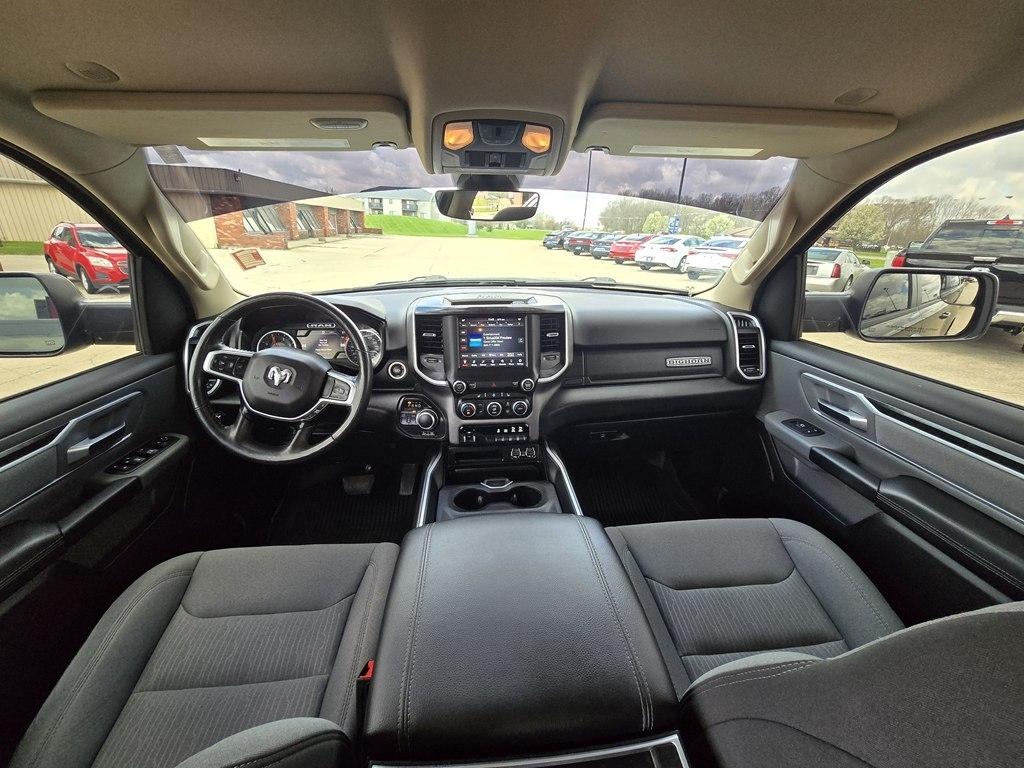 RAM 1500 Big Horn 4x4 Crew Cab 5'7" Box 2020