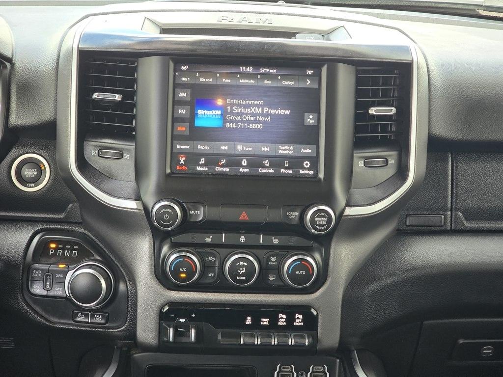 RAM 1500 Big Horn 4x4 Crew Cab 5'7" Box 2020