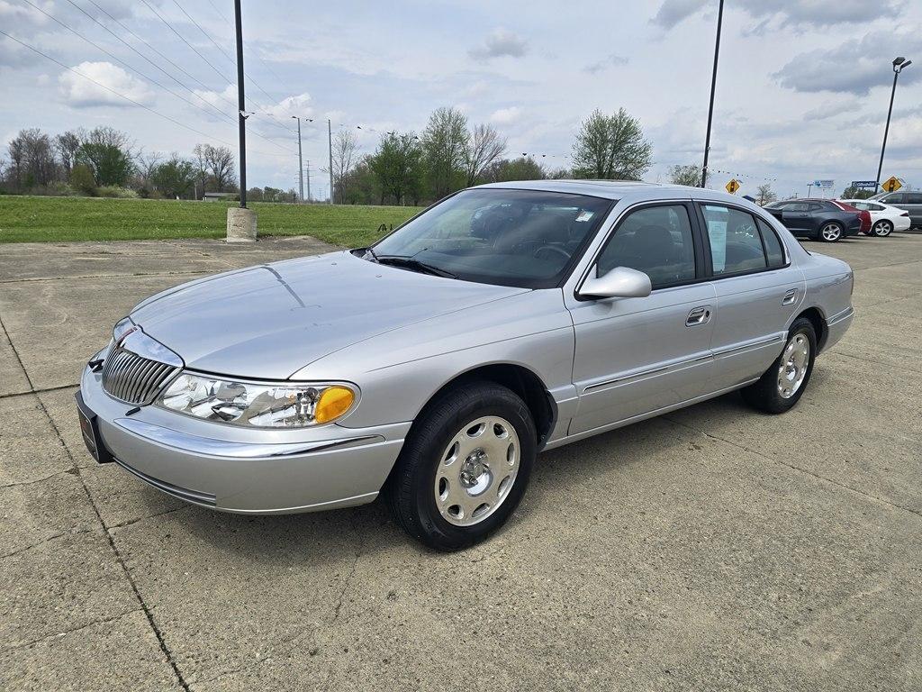 2002 Lincoln Continental Base