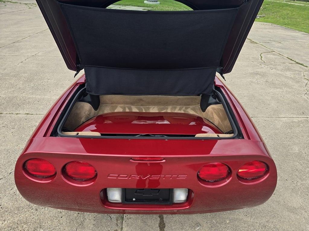 Chevrolet Corvette 2dr Cpe 2004