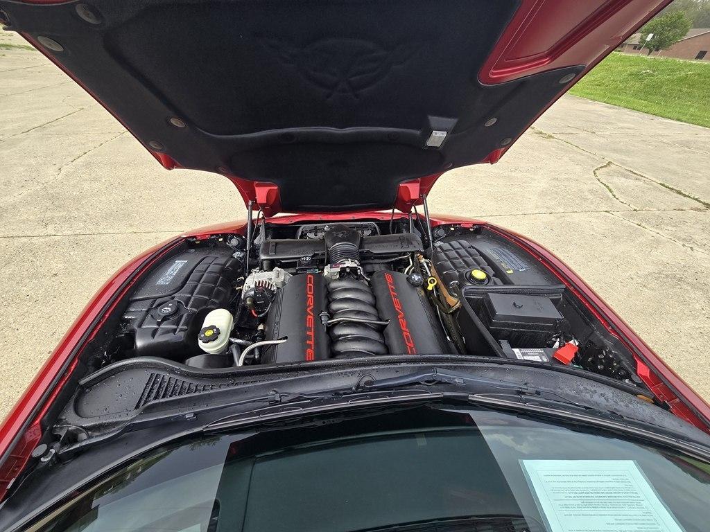 Chevrolet Corvette 2dr Cpe 2004