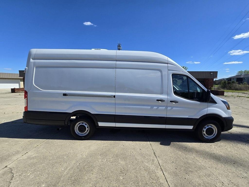 Ford Transit Cargo Van T-250 148" EL Hi Rf 9070 GVWR RWD 2023