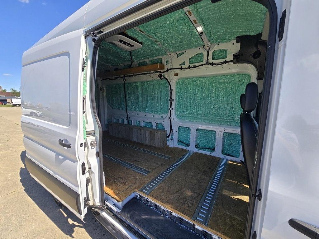 Ford Transit Cargo Van T-250 148" EL Hi Rf 9070 GVWR RWD 2023