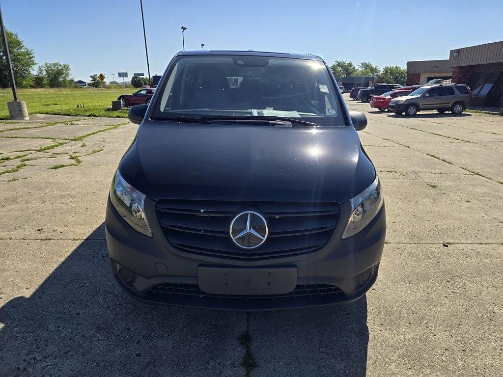 Mercedes-Benz Metris Passenger Van Standard Roof 126" Wheelbase 2021