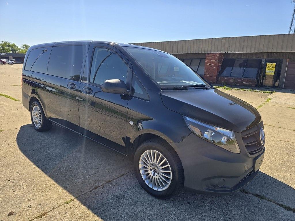 Mercedes-Benz Metris Passenger Van Standard Roof 126" Wheelbase 2021