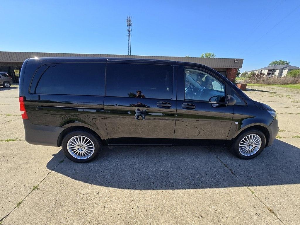 Mercedes-Benz Metris Passenger Van Standard Roof 126" Wheelbase 2021