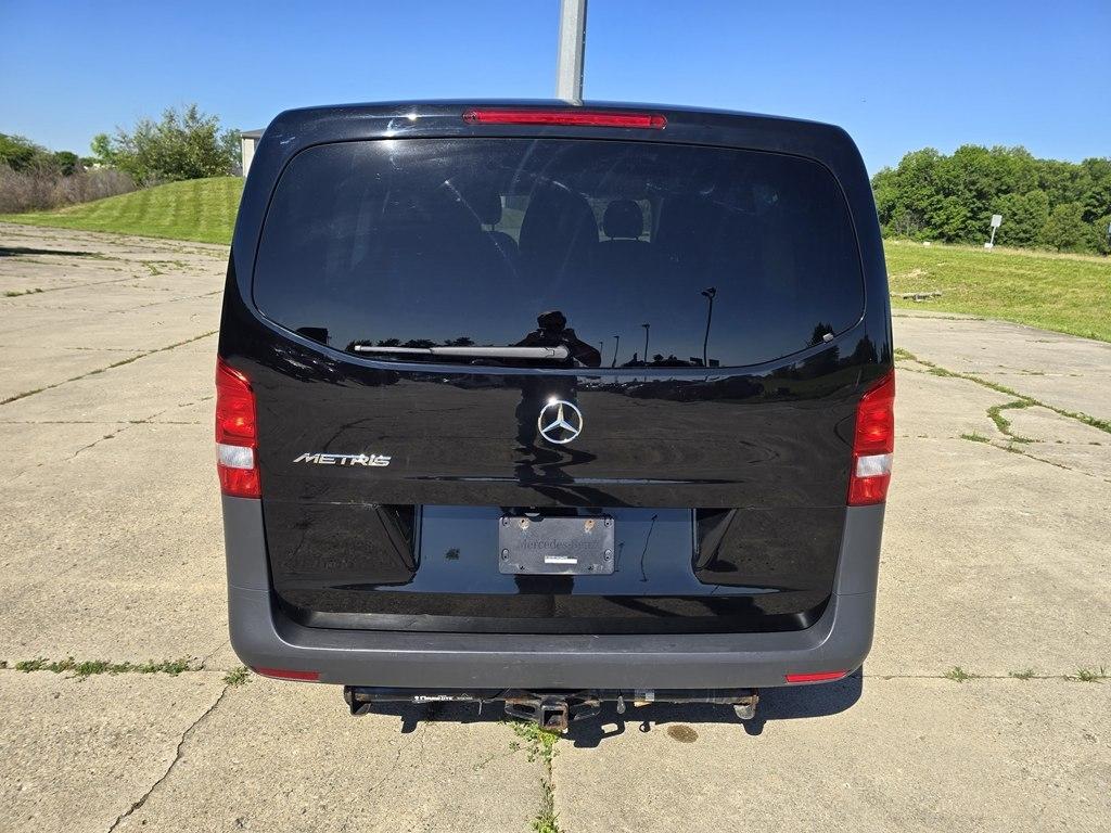 Mercedes-Benz Metris Passenger Van Standard Roof 126" Wheelbase 2021