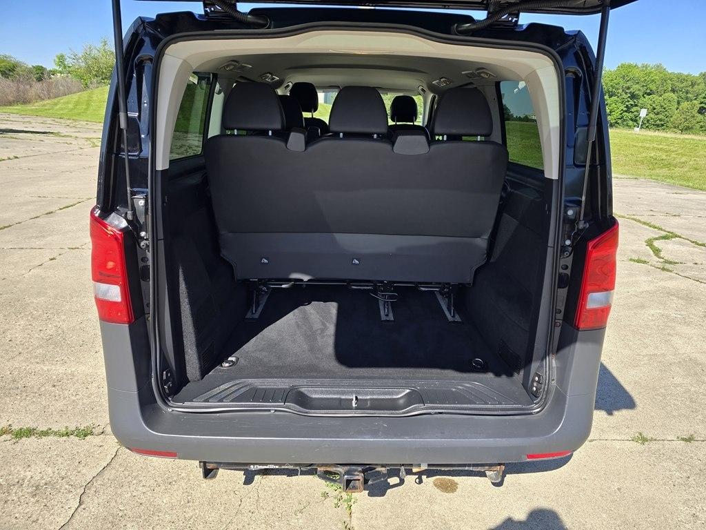 Mercedes-Benz Metris Passenger Van Standard Roof 126" Wheelbase 2021