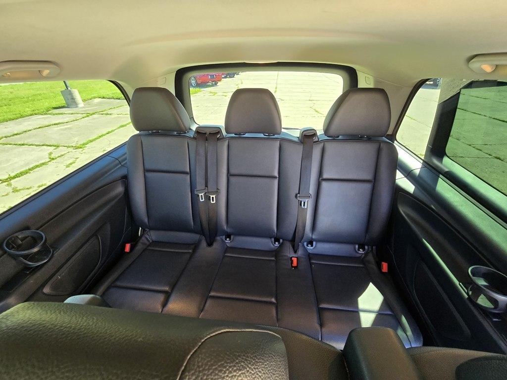 Mercedes-Benz Metris Passenger Van Standard Roof 126" Wheelbase 2021