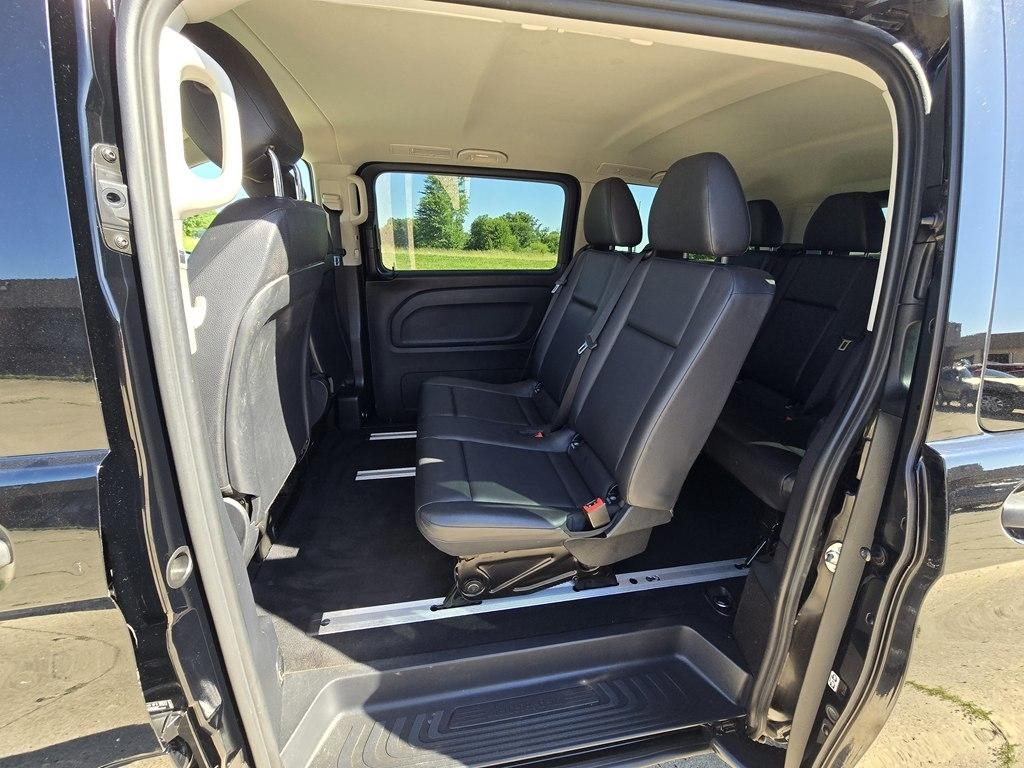 Mercedes-Benz Metris Passenger Van Standard Roof 126" Wheelbase 2021