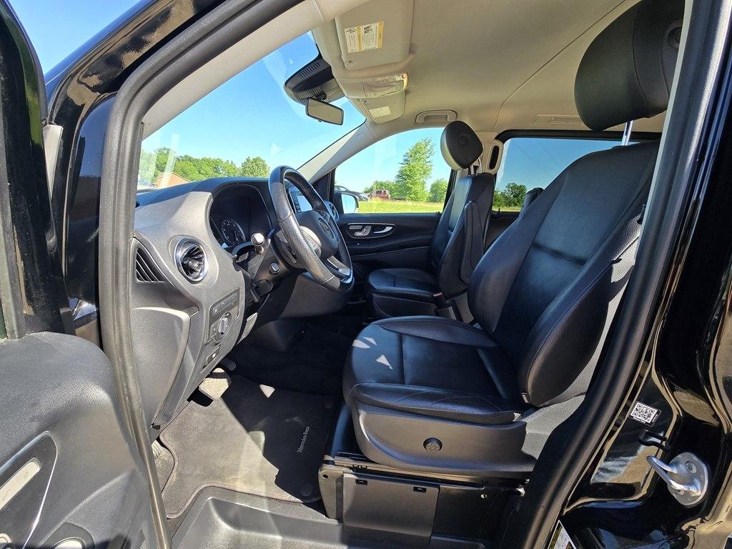 Mercedes-Benz Metris Passenger Van Standard Roof 126" Wheelbase 2021