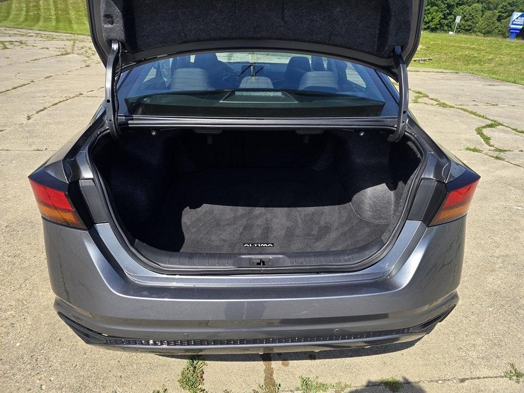 Nissan Altima 2.5 SV Sedan 2024