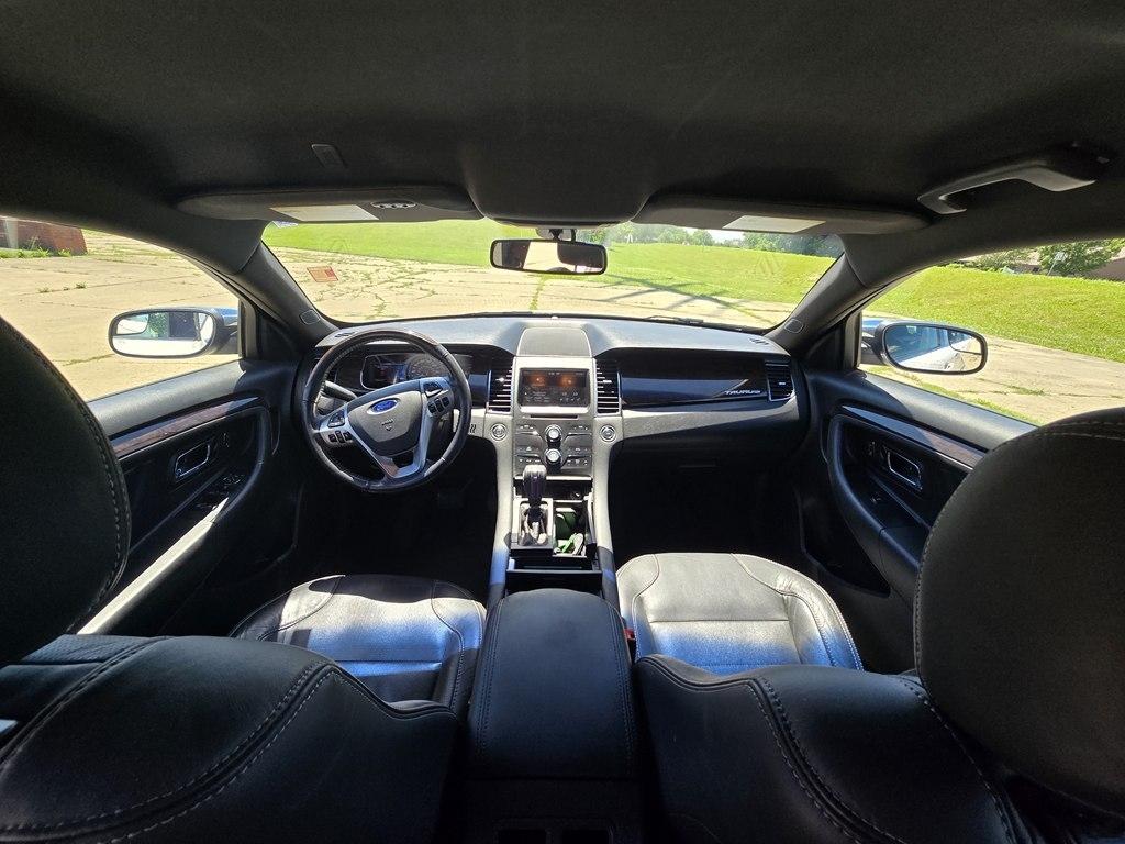 Ford Taurus 4dr Sdn Limited FWD 2014