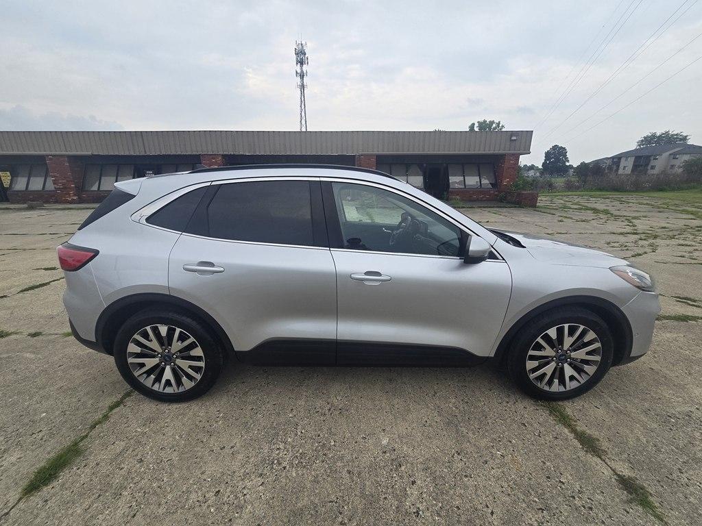 Ford Escape Titanium Hybrid FWD 2020