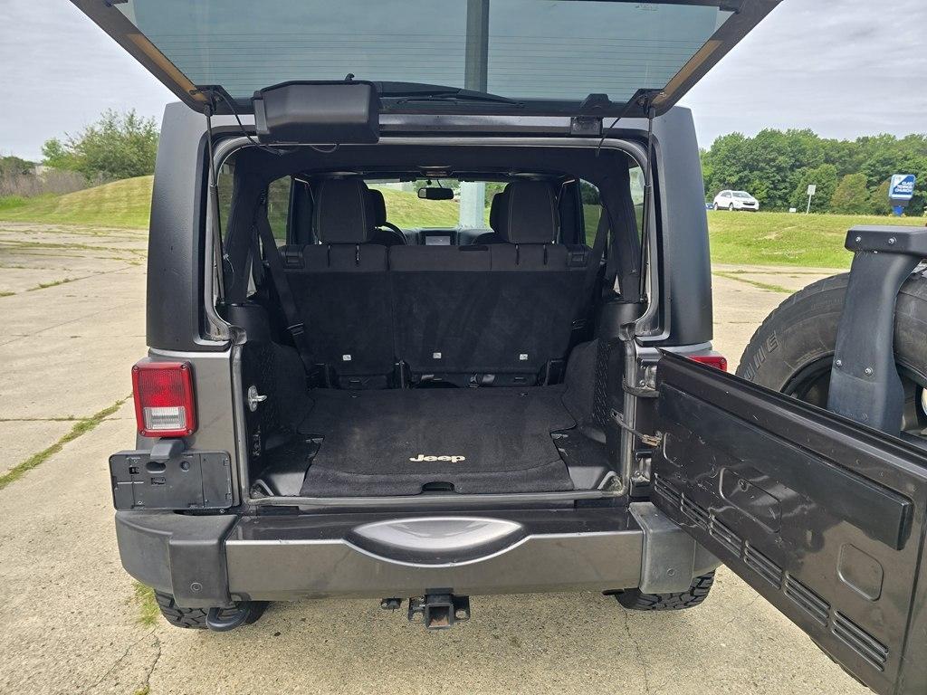 Jeep Wrangler Unlimited 4WD 4dr Sahara 2016