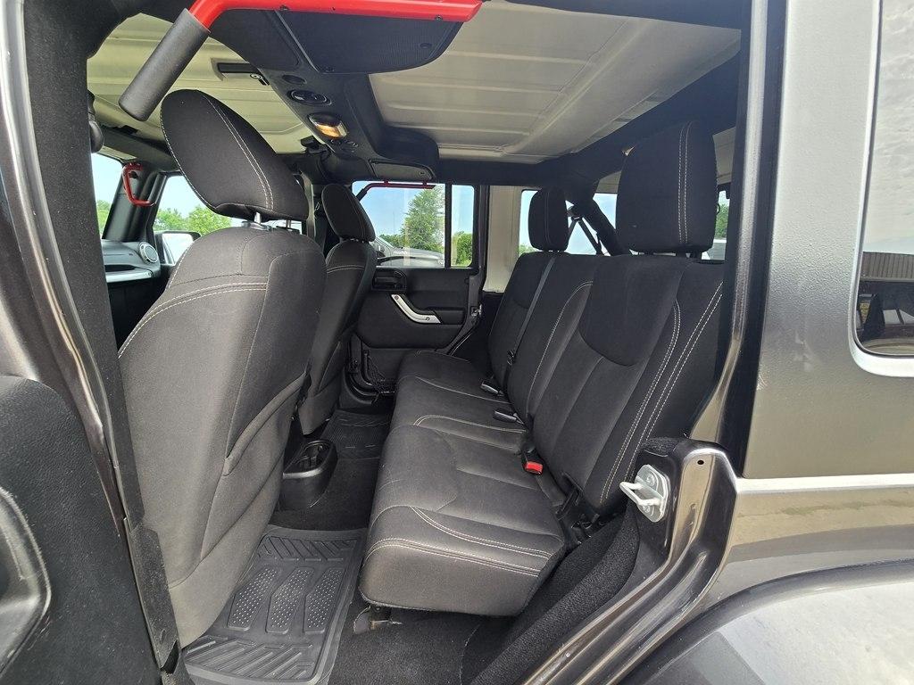 Jeep Wrangler Unlimited 4WD 4dr Sahara 2016