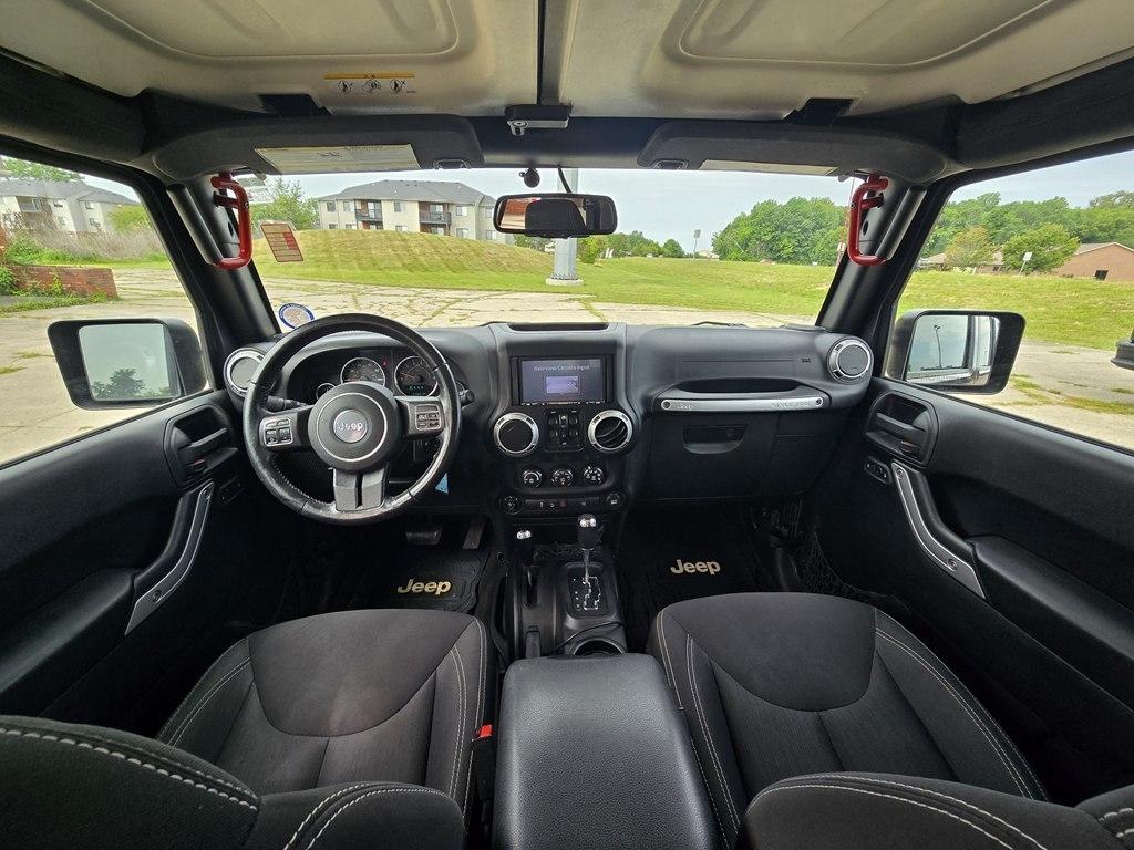 Jeep Wrangler Unlimited 4WD 4dr Sahara 2016
