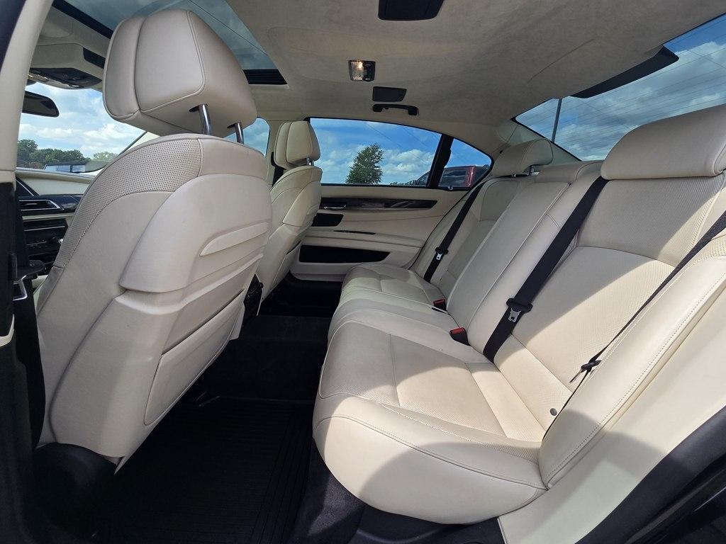 BMW 7 Series 4dr Sdn 750Li xDrive AWD 2015