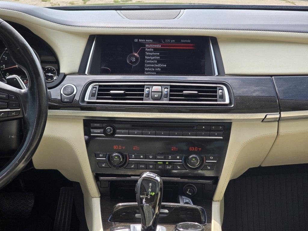 BMW 7 Series 4dr Sdn 750Li xDrive AWD 2015