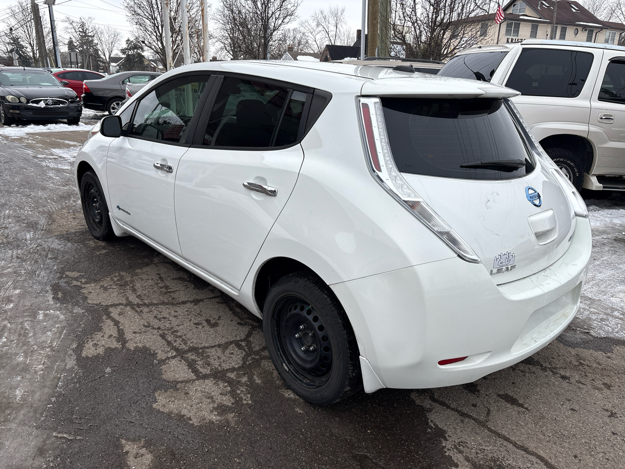 Nissan Leaf S 2013