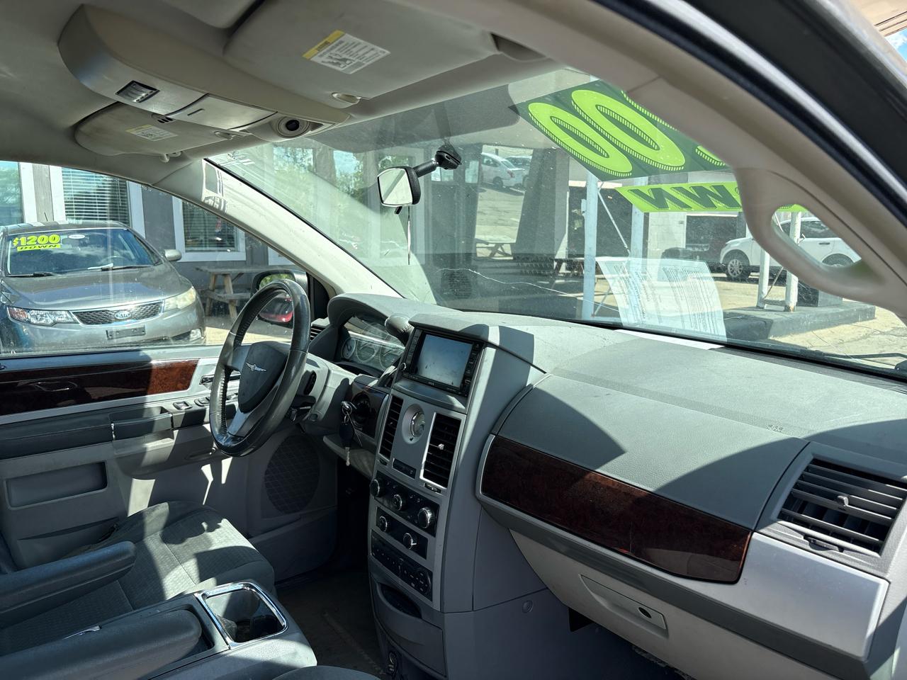 Chrysler Town & Country Touring 2010