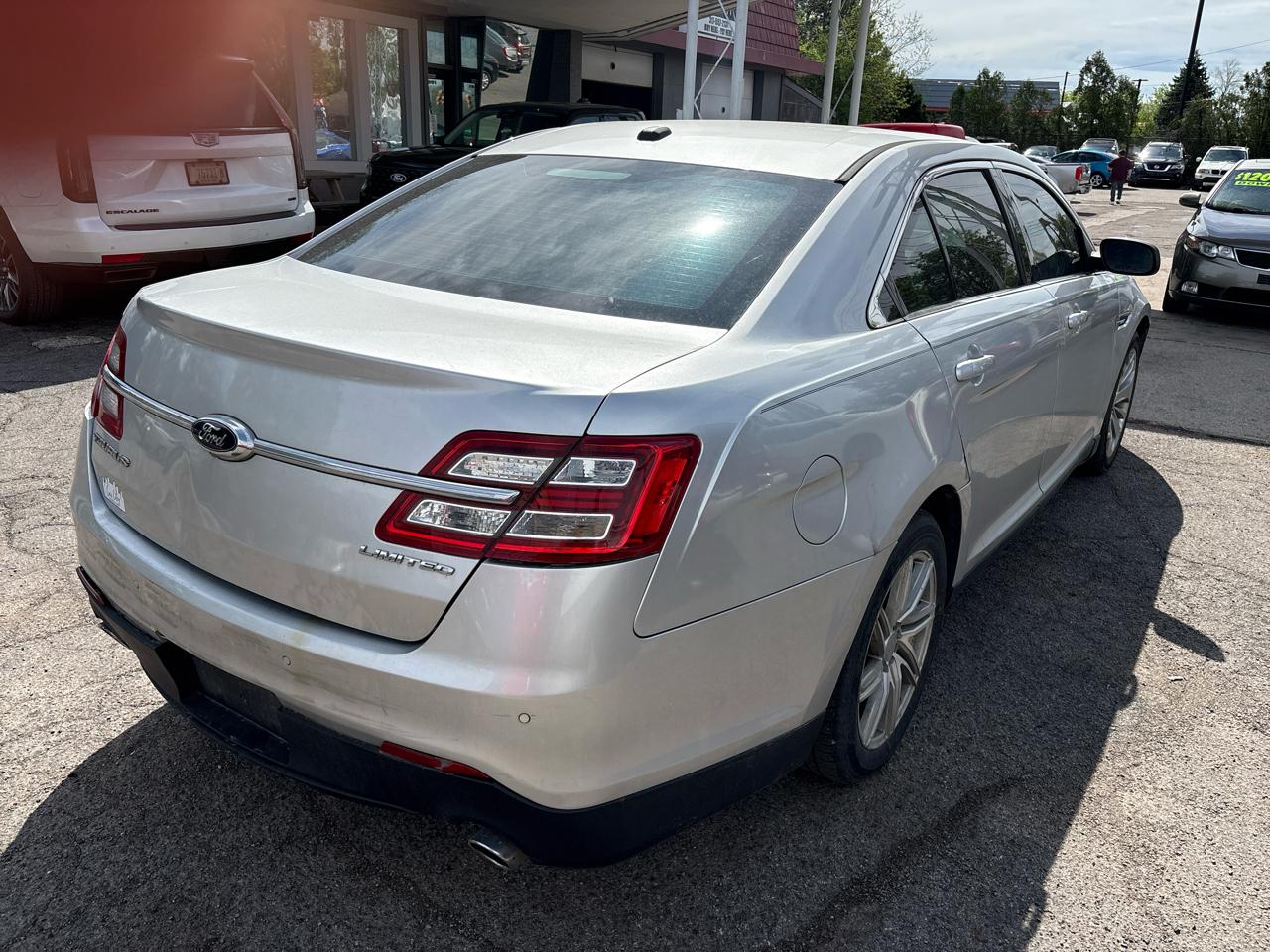 Ford Taurus Limited FWD 2013