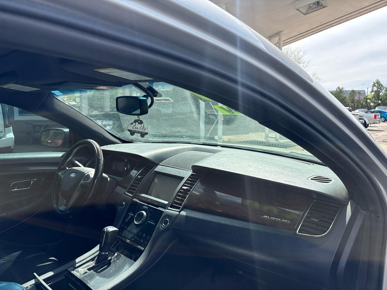 Ford Taurus Limited FWD 2013