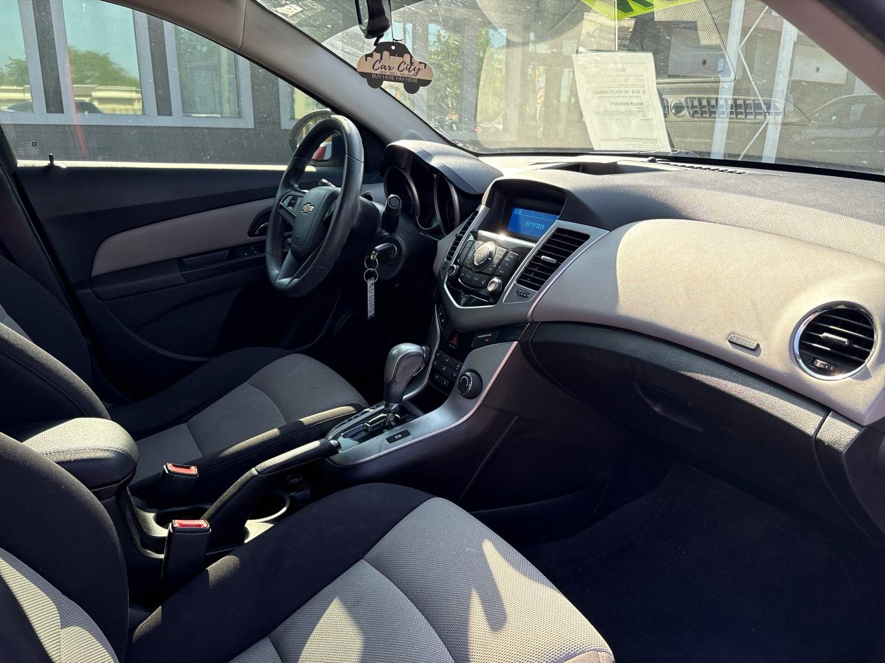 Chevrolet Cruze LS 2013