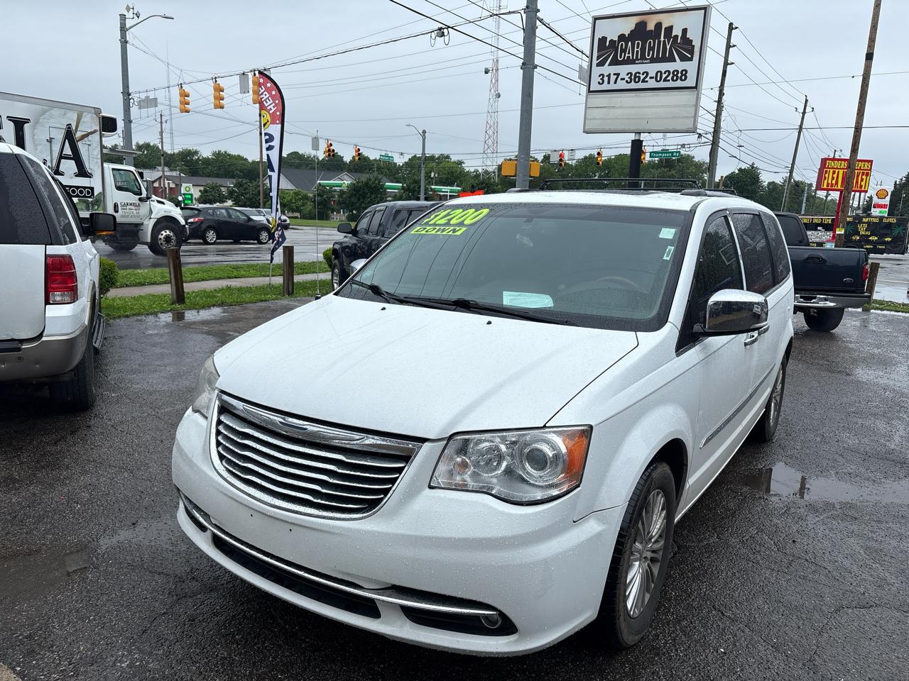 2014 Chrysler Town & Country Limited's photo