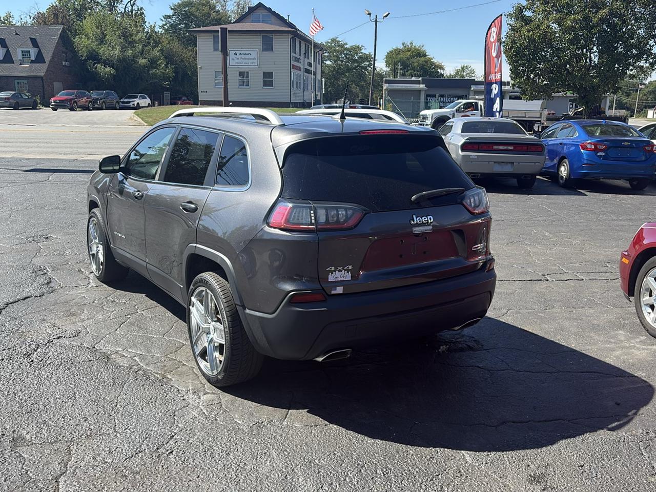 Jeep Cherokee photo 4