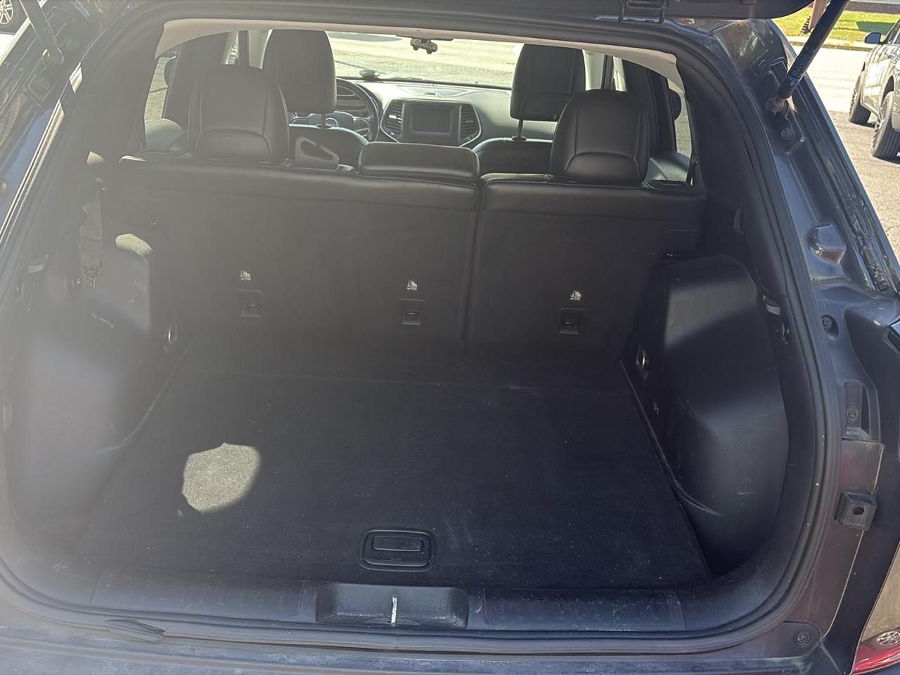 Jeep Cherokee photo 6