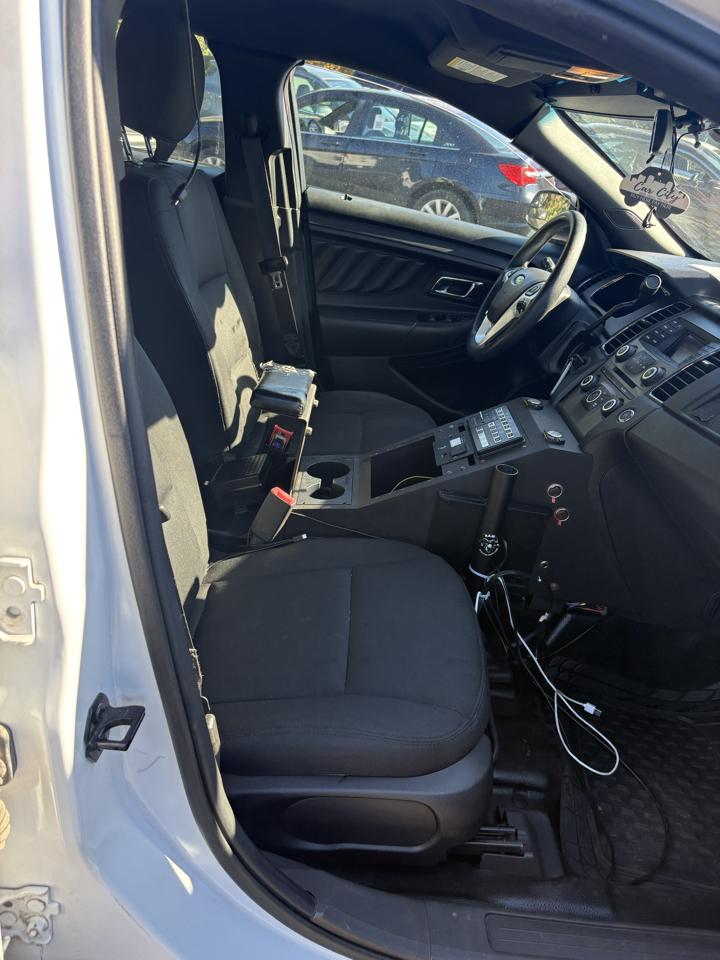 Ford Taurus photo 4