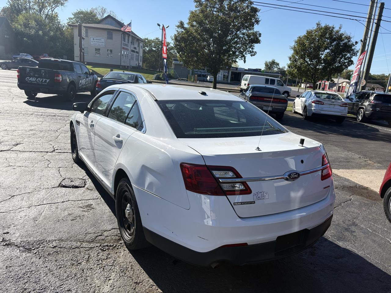 Ford Taurus photo 5