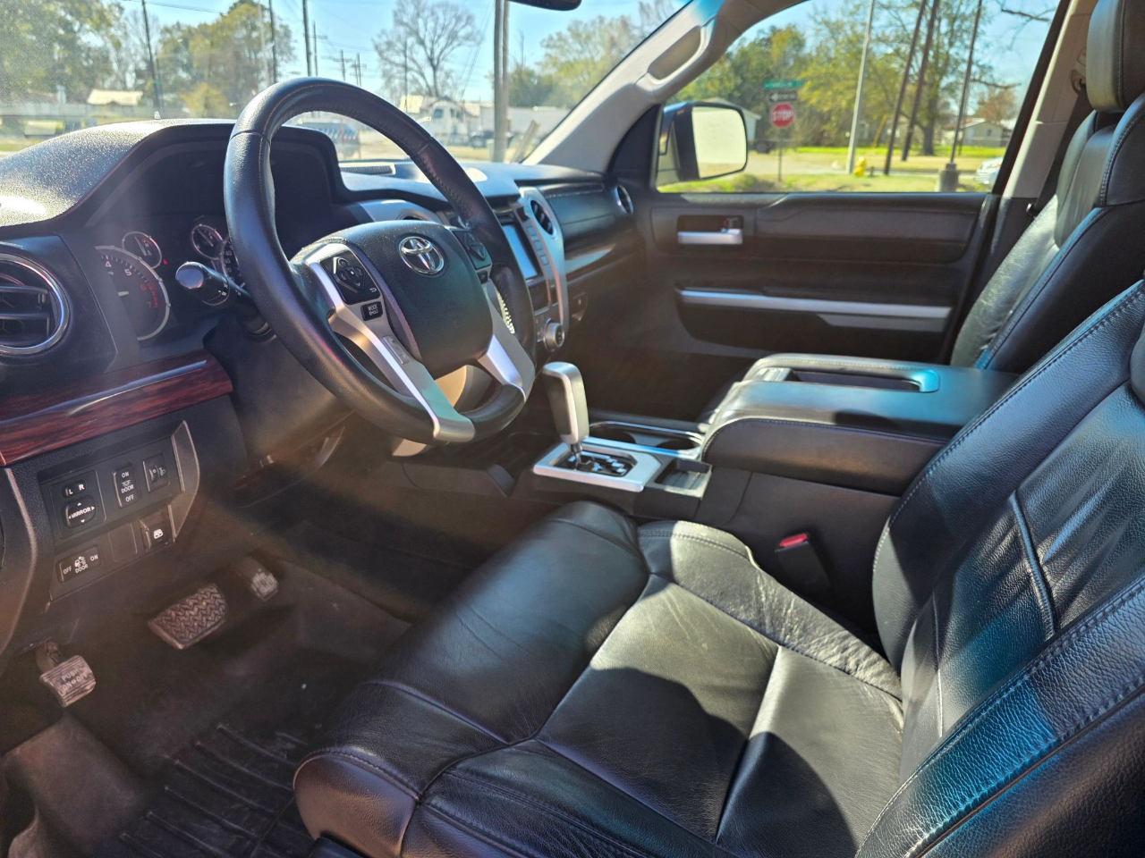 Toyota Tundra 2WD Truck CrewMax 5.7L V8 6-Spd AT LTD (Natl) 2015