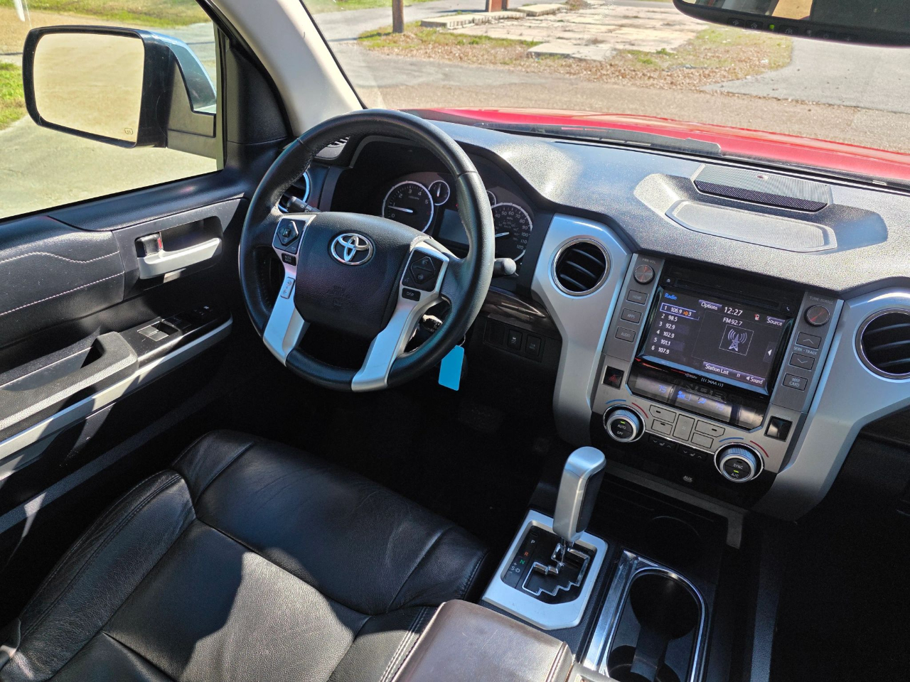 Toyota Tundra 2WD Truck CrewMax 5.7L V8 6-Spd AT LTD (Natl) 2015