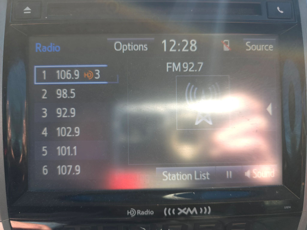 Toyota Tundra 2WD Truck CrewMax 5.7L V8 6-Spd AT LTD (Natl) 2015