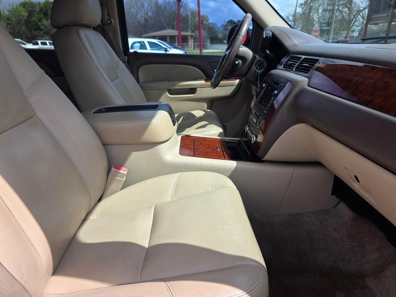 Chevrolet Tahoe 2WD 4dr 1500 LTZ 2011